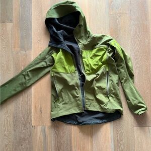 Arc'teryx Men's Olive Green Hooded Ski & Snowboard Jacket